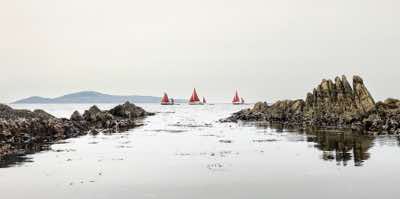 Geoff Greenham - Red Sails - archival print 6 of 10 - 40 x 50 cm - €250